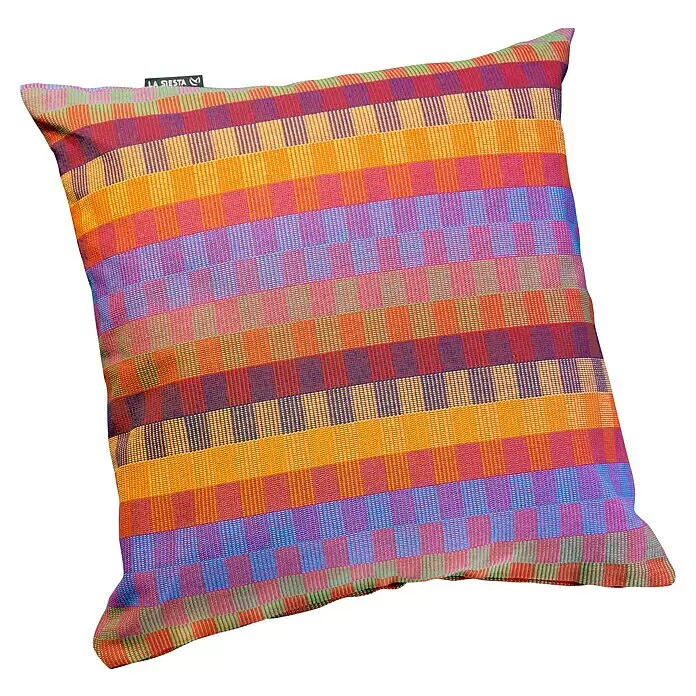 La Siesta Kissenhülle Cariño - Flowers, L x B: 50 x 50 cm, Baumwolle - Ein rechteckiges Kissen mit einem gewebten, mehrfarbigen Streifenmuster in Rot-, Orange-, Gelb-, Grün-, Blau- und Violetttönen.