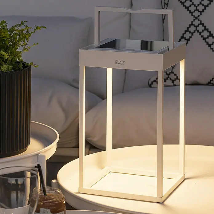 Konstsmide Außenlaterne Portofino - 15,5 x 18,5 x 30 mm, Weiß - Elegante LED-Tischleuchte mit Tragegriff. Die Leuchte im modernen Design sorgt für stimmungsvolles Licht und ist ein echter Hingucker.