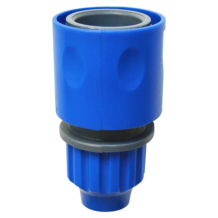Kit de manguera en espiral Eva - Largo: 15 m, Plástico - Primer plano de un conector de manguera azul con piezas grises, diseñado para conexiones seguras de mangueras de jardín.