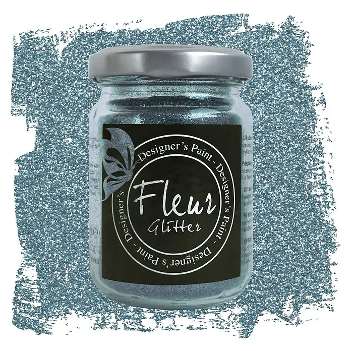 Fleur Purpurina Glitter - Light Blue, 90 g, Brillante - Primer plano de un tarro de cristal de pintura de purpurina Fleur Designer, ideal para proyectos de bricolaje y manualidades.