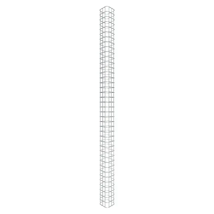 Gabiona Gabionensäule - 17 x 17 x 200 cm, Stahl, Maschenbreite: 50 mm, Maschenhöhe: 50 mm, Spirale - Detailansicht eines Wolkenkratzers mit silberner Fassadenstruktur und quadratischen Fenstern vor einem dunklen Hintergrund.