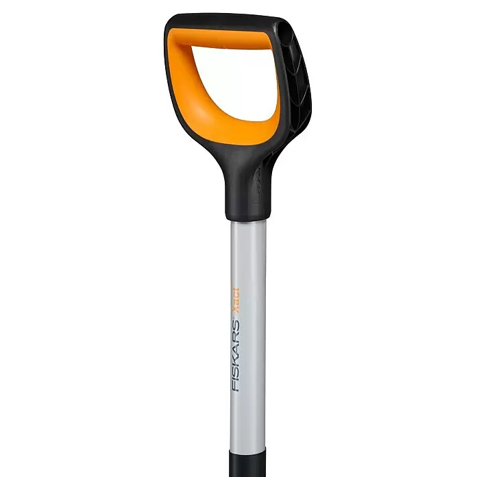 Fiskars Xact Gärtnerspaten - Arbeitsbreite: 19,2 cm, Blattform: Rund, Länge: 1,2 m - Schwarzer und oranger D-Griff eines Fiskars Xact Grabwerkzeugs mit silbernem Stiel.