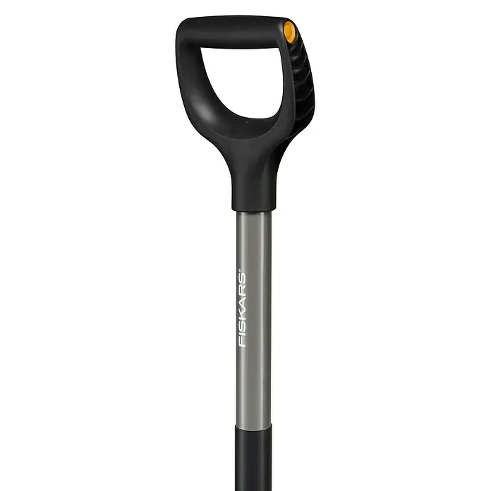Fiskars Ergonomic Gärtnerspaten - Spitz, 1,25 m - Nahaufnahme des Fiskars Spatens mit D-Griff, ideal für Gartenarbeiten und Landschaftsbau. Ergonomisches Design für komfortablen Gebrauch.