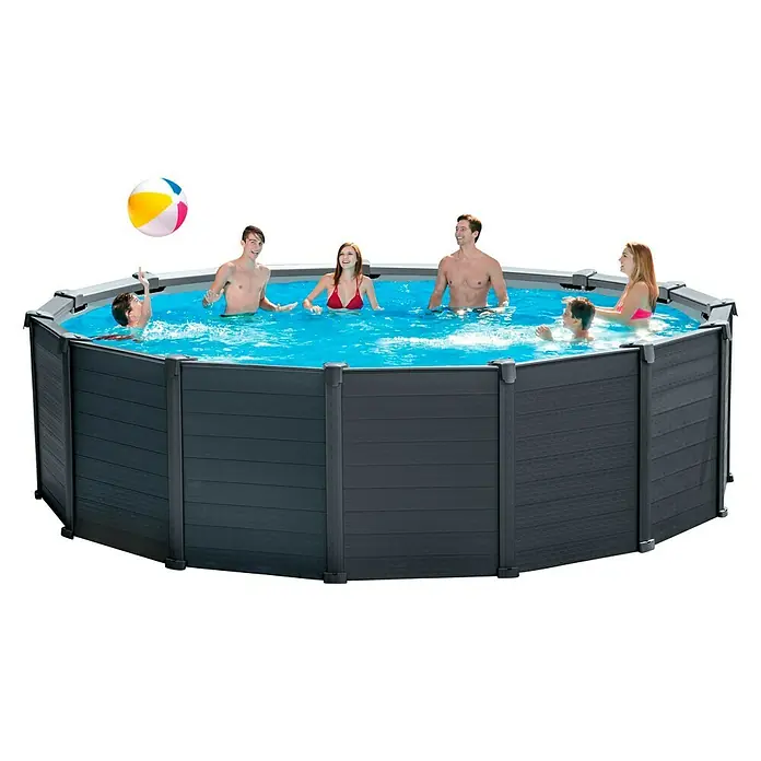 Intex Frame-Pool Graphite - Ø x H: 478 x 124 cm, Anthrazit, 16.805 l - Ein oberirdischer Pool mit einer Gruppe von Menschen, die sich darin vergnügen, mit einem farbenfrohen Ball spielend.