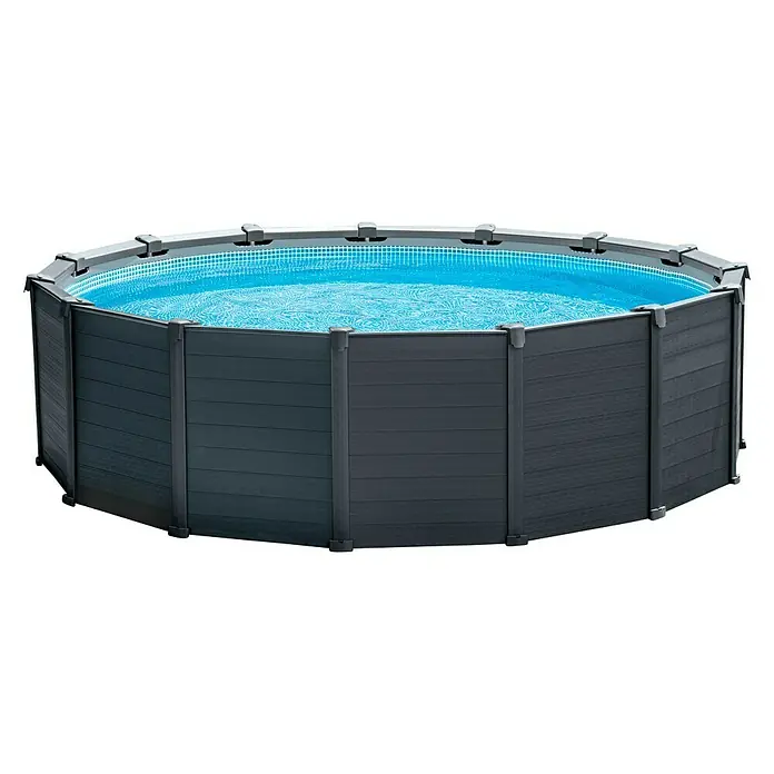 Intex Frame-Pool Graphite - Ø x H: 478 x 124 cm, Anthrazit, 16.805 l - Ein ebenerdiger Pool mit grauen Holzpaneelen bietet eine erfrischende und stilvolle Möglichkeit, die Sommertage im Garten zu genießen.