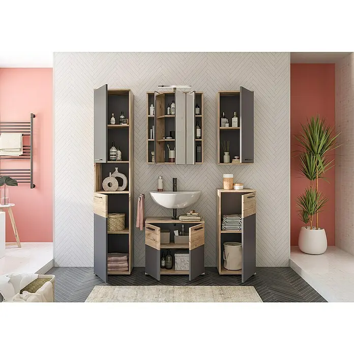 xonox.home Mason Badmöbel-Set Mason - 5 -tlg., Gesamtbreite Badmöbel: 164 cm, Nox Oak/Basalt Grau, Matt, Mit Beleuchtung - Badezimmer-Interieur mit einem Waschbecken, Schränken und Regalen in Grau- und Holztönen. Das moderne Design wird durch Pflanzen und Handtücher ergänzt.