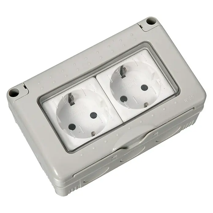 Fontini BF-19 Enchufe para estancias con humedad - Gris, x 2, Alineación de los mecanismos: Horizontal, Montaje en la pared, IP55 - Un enchufe doble resistente a la intemperie en una carcasa gris con tapa protectora y grado de protección IP55.