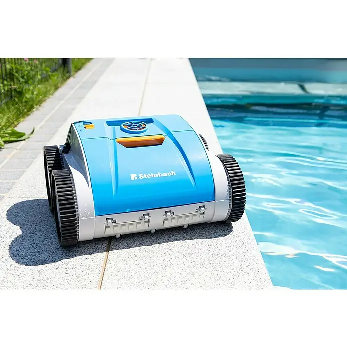 Steinbach Poolroboter - Geeignet für: Alle Beckenformen, 10.000 l/h - Ein blauer Steinbach Poolreinigungsroboter steht auf dem Beckenrand und ist bereit für seinen Einsatz. Er sorgt für sauberes Wasser.