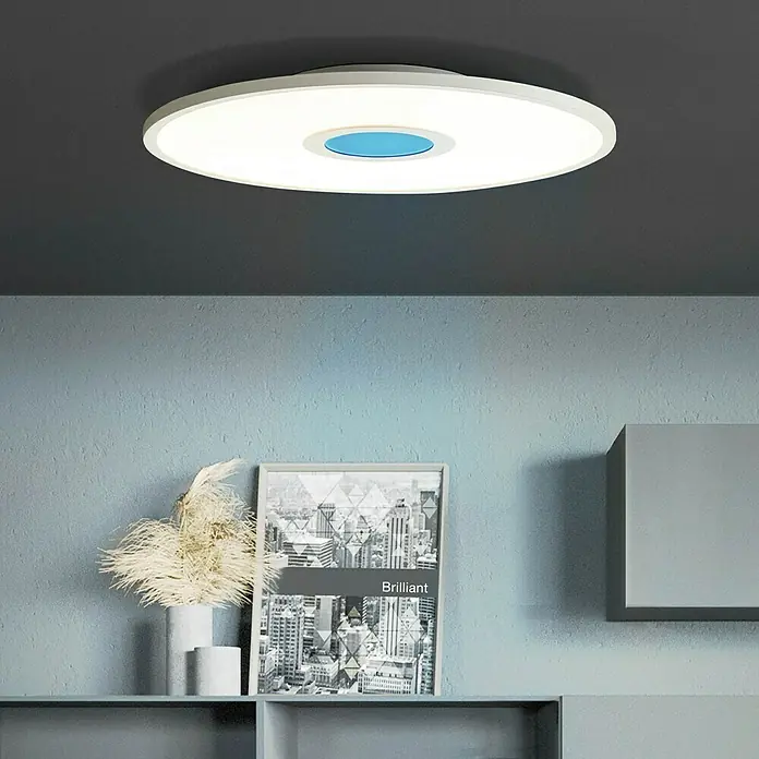 Brilliant LED-Deckenleuchte Odella - 24 W, L x B x H: 45 x 45 x 5 cm, Weiß, RGBW - Deckenleuchte in Weiß mit blauer Akzentuierung, die modernes Design und Funktionalität vereint. Ideal für stilvolle Wohnräume.