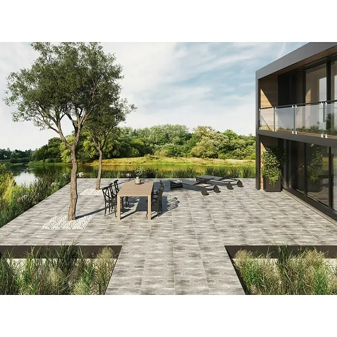 Feinsteinzeugfliese Portland Ceniza - 44 x 66 cm, Grau, Matt - Hier sind Fliesen für eine moderne Terrasse mit Gartenmöbeln und Blick auf den See. Die Fliesen ergänzen das Design perfekt.