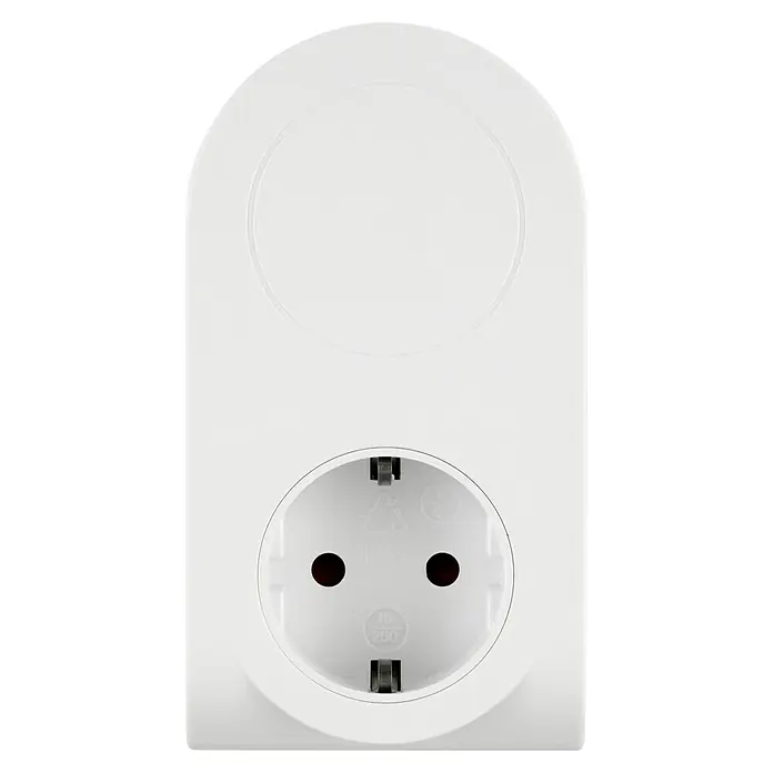 REV USB-Ladegerät Flex 3 in 1 - Weiß, USB C-Stecker, USB Micro-Stecker, Lightning-Stecker - Nahaufnahme einer weißen Schuko-Steckdose mit runder Form und mittigem Eurostecker-Einsatz auf schwarzem Hintergrund.