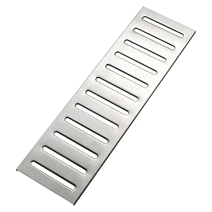 Warmhalterost Cliff - Passend für: Kingstone Gasgrills Cliff 450 / Cliff 450-1 / Cliff 450-1 ES - Auffälliges Foto eines metallischen Bodenablaufs mit länglichen Schlitzen, die ein modernes und funktionales Design präsentieren.