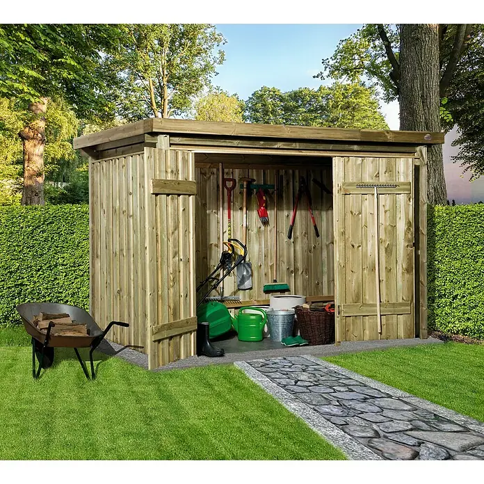 Weka Gerätehaus 607 A - Außenbreite inkl. Dachüberstand: 308 cm, Außentiefe inkl. Dachüberstand: 257 cm, Holz, Natur - Ein geräumiger Holzschuppen mit offenstehenden Türen, gefüllt mit Gartengeräten wie Rasenmäher, Gießkanne und diversen Werkzeugen.