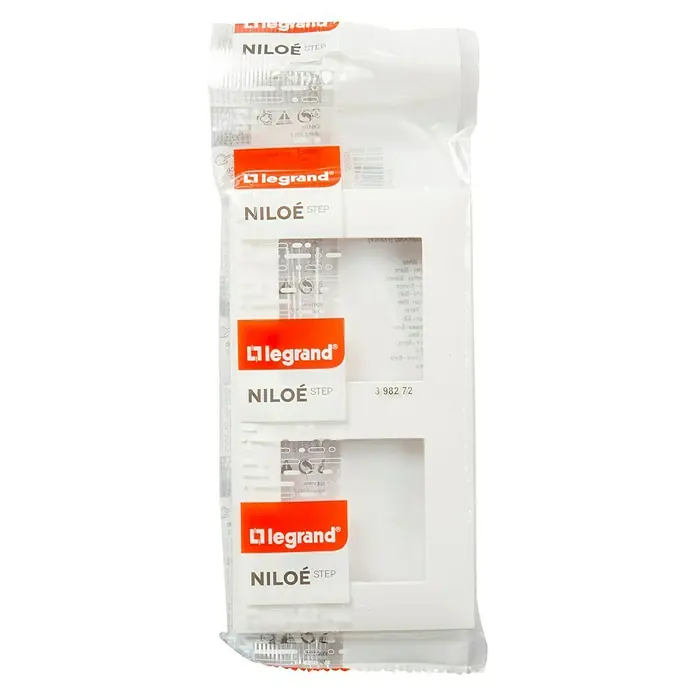 Legrand Niloé Step Marco - Blanco, Modelo de mecanismos: x 2, Plástico, Instalar - Un primer plano de una placa de pared Legrand Niloe Step en un paquete transparente, destacando la marca y el modelo.
