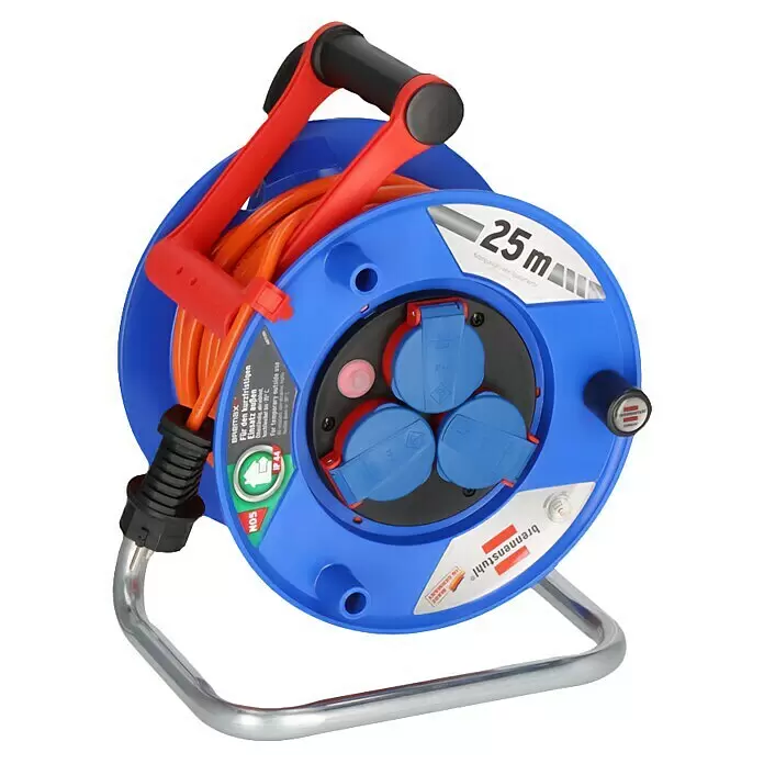 Brennenstuhl Garant Kabeltrommel - Kunststoff, 25 m, AT-N05V3V3-F, IP44 - Blaue Kabeltrommel mit 25m orangefarbenem Kabel, rotem Griff und mehreren IP44-geschützten Steckdosen für den Außenbereich.