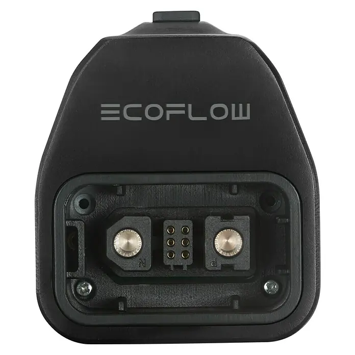 EcoFlow Adaptador Delta Pro - Color: Negro, Específico para: Ampliar opciones de carga - Primer plano de una toma de conector de alimentación EcoFlow, que ofrece conectividad profesional para un suministro de energía confiable.