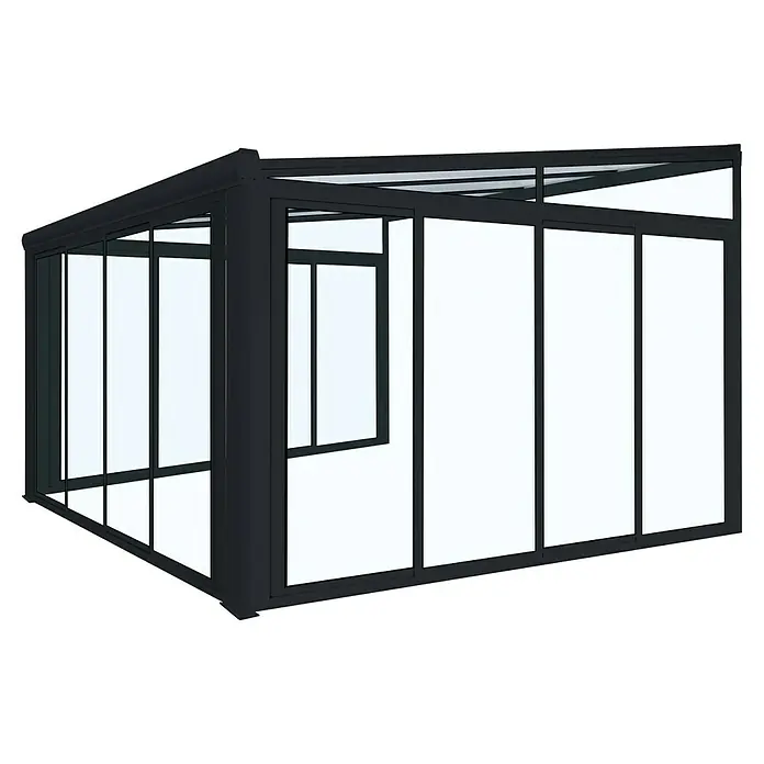 Wismar-NFI Wintergarten - 404 x 303,3 cm, Pultdach, Polycarbonat, Anthrazitgrau, Milchig Weiß - Abbildung eines modernen Wintergartens mit schwarzen Rahmen und klaren Glaswänden, ideal zur Erweiterung des Wohnraums.