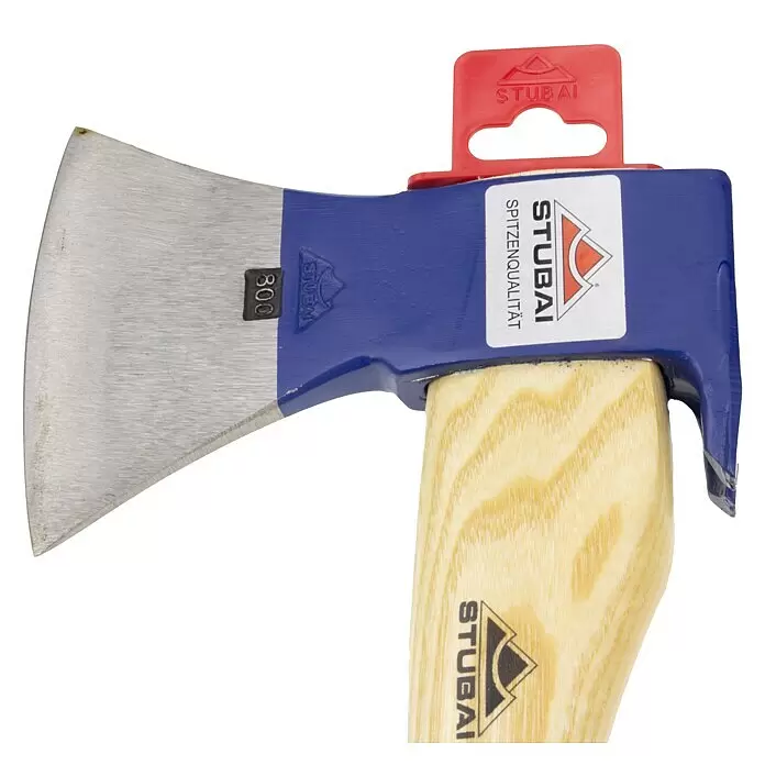Stubai Handbeil - Gewicht Kopf: 900 g - Stubai Axt mit blau lackiertem Kopf, silberner Klinge und hellem Holzstiel. Mit rotem Markenanhänger.