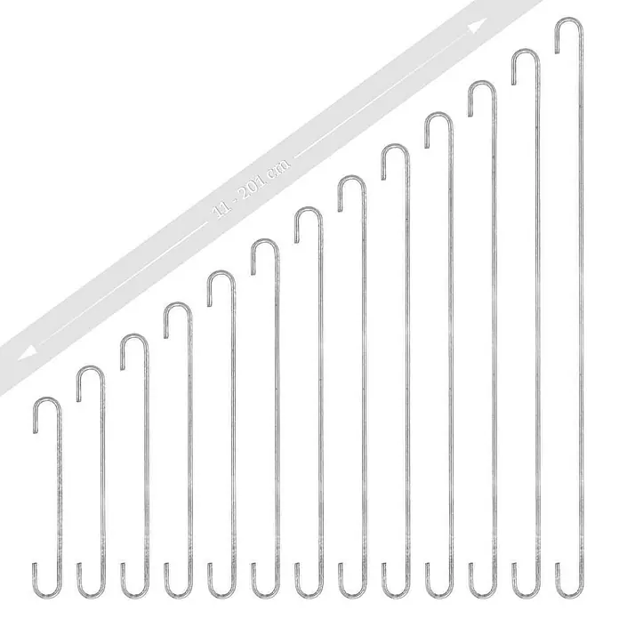 Gabiona Distanz-Abstandshalter - 170 cm, Silbergrau - Darstellung einer Reihe von S-Haken in verschiedenen Größen, ideal zum Aufhängen von Objekten und zur Organisation von Räumen.
