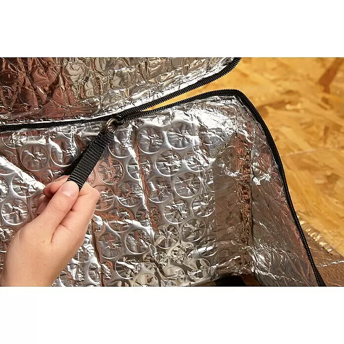 Isolierabdeckung für ausziehbare Bodentreppen - 130 cm x 70 cm x 8 mm - Anwendungsbeispiel