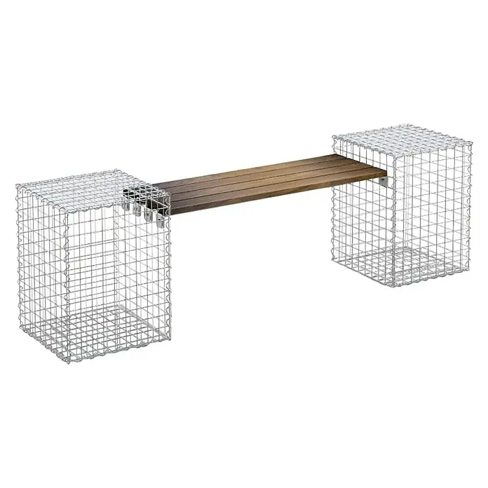Gabiona Gabionenbank - 205 x 45 x 60 cm, Stahl, Maschenbreite: 50 mm, Maschenhöhe: 50 mm, Cumaru - Diese Aufnahme zeigt eine elegante Bank mit einem Sitz aus Holz, der von zwei Gabionenkörben aus Draht gehalten wird.