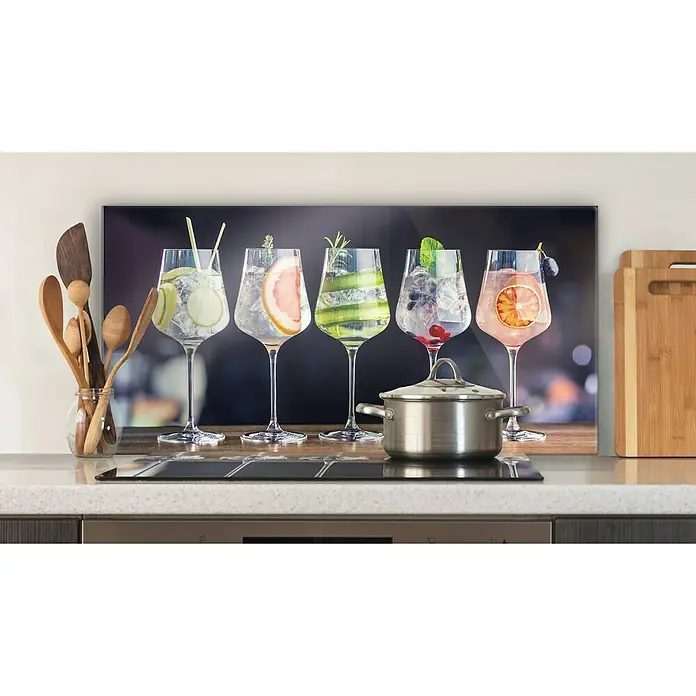 CUCINE Küchenrückwand - Fruity Gin, 80 x 40 cm, Stärke: 6 mm, Einscheibensicherheitsglas (ESG) - Das Glasrückwand-Design zeigt erfrischende Getränke und verleiht der Küche eine stilvolle Note.