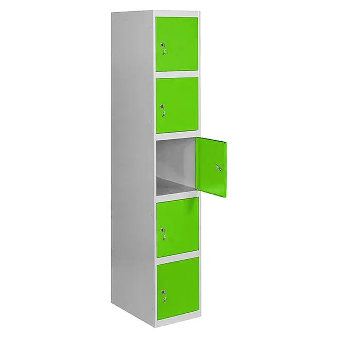 Simonrack Simonlocker Taquilla Doors Inicial Desmontada - L x An x Al: 50 x 40 x 180 cm, Número de puertas: 5 ud., Gris/Verde - Un armario alto y estrecho con cinco compartimentos, una puerta abierta, en plata y verde. Muy práctico para vestuarios.