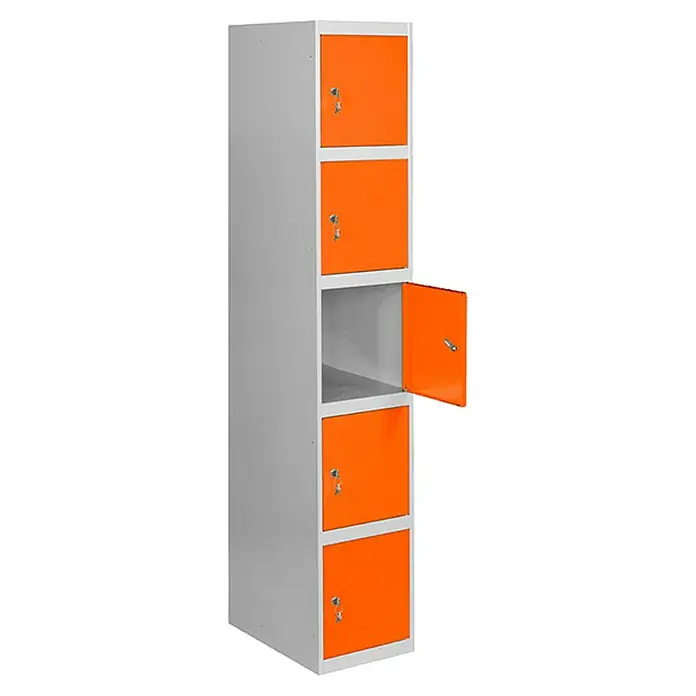 Simonrack Simonlocker Taquilla Doors Inicial Desmontada - L x An x Al: 50 x 40 x 180 cm, Número de puertas: 5 ud., Gris/Naranja - El armario alto es gris con cinco puertas naranjas, una de las cuales está abierta para mostrar el interior.