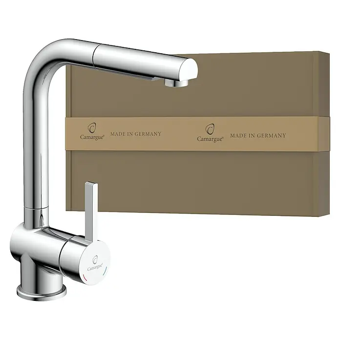 Camargue Spültischarmatur Adria - Chrom, Glänzend - Camargue Küchenarmatur aus Chrom mit herausziehbarer Brause vor einer Verpackung, die "Made in Germany" kennzeichnet.