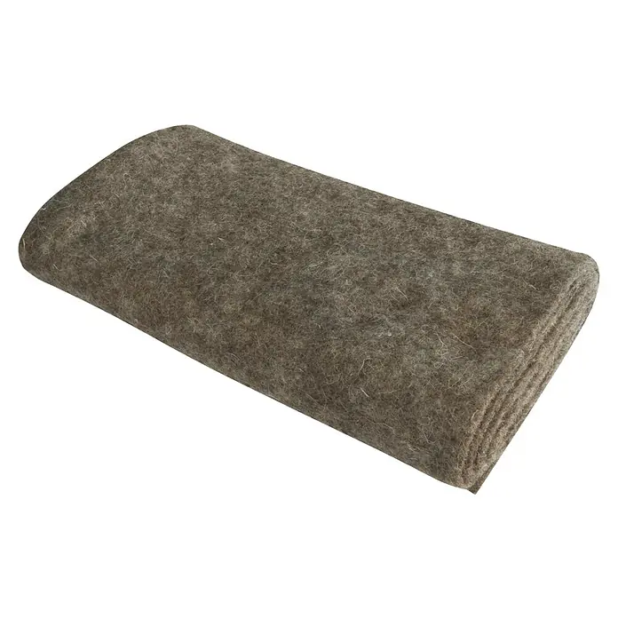 Windhager Kälteschutz Schafwoll-Filzmatte - L x B: 2 x 0,5 m, Grau - Eine gerollte, braune Wollfilzmatte mit einer weichen, flauschigen Textur, ideal für Wärme und Komfort.