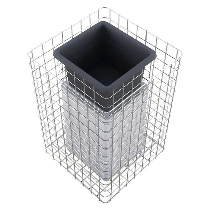 Gabiona Gabionensäule - 42 x 42 x 62 cm, Stahl, Maschenbreite: 50 mm, Maschenhöhe: 50 mm - Draufsicht auf einen eckigen Pflanzkasten mit grauen Einsatz und einem Drahtgeflecht-Übertopf. Ideal für Zimmerpflanzen.