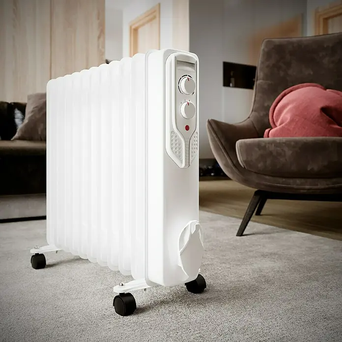 Voltomat HEATING Radiador de aceite - 2.000 W, Habitaciones de hasta 20 m², Blanco - Primer plano de un radiador portátil blanco en interiores, sobre una alfombra, que proporciona calidez y confort a un espacio habitable.