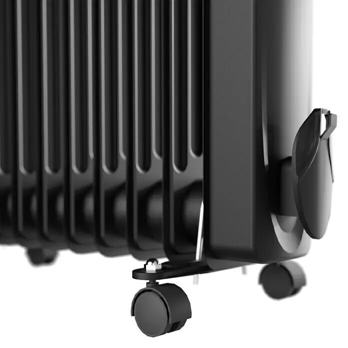 Voltomat HEATING Ölradiator - 2.500 W, Raumgröße bis ca. 25 m², Schwarz - Schwarzer Ölradiator mit mehreren Rippen und Rollen für leichte Mobilität.