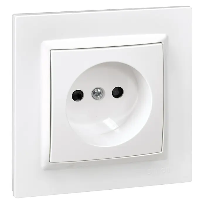 Simon 10 Enchufe bipolar - Blanco, Plástico, Montaje en superficie - Primer plano de una toma de corriente Schuko blanca de Simon, mostrando su diseño limpio y moderno. Perfecta para cualquier espacio habitable.
