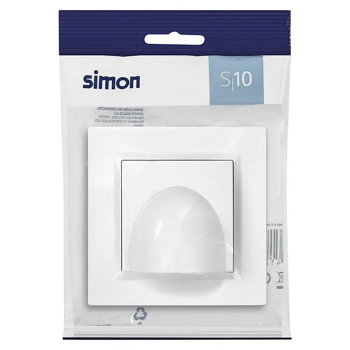 Simon 10 Tapacables salida cables - Plástico, Blanco - Primer plano del enchufe Simon S10 en un embalaje transparente. Ideal para tu hogar u oficina, con fácil instalación.