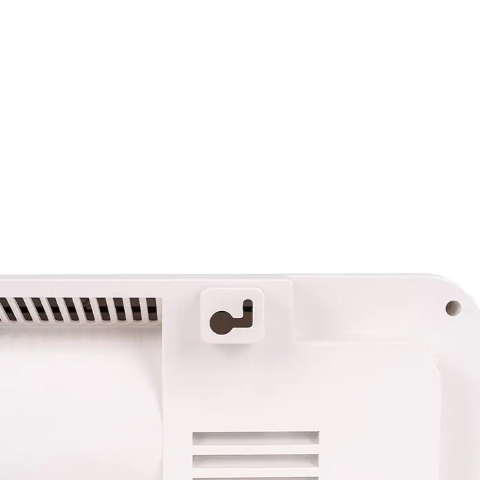 Voltomat HEATING Heizlüfter - 1.000 W - 2.000 W, Weiß/Schwarz, 14,4 x 55,7 x 18,5 cm - Nahaufnahme der Rückseite eines weißen Heizgeräts mit Lüftungsschlitzen und einer Wandhalterung.