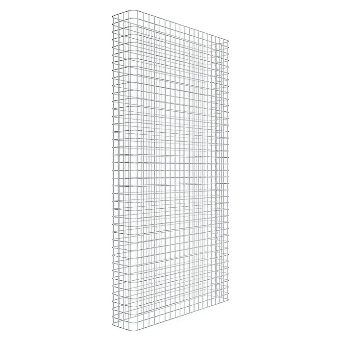 Gabiona Gabione - 102 x 22 x 200 cm, Stahl, Maschenbreite: 50 mm, Maschenhöhe: 50 mm - Aufnahme eines Gitterelement, das für Bau- oder Konstruktionsprojekte verwendet werden könnte, mit einer starken Betonung seiner Struktur.