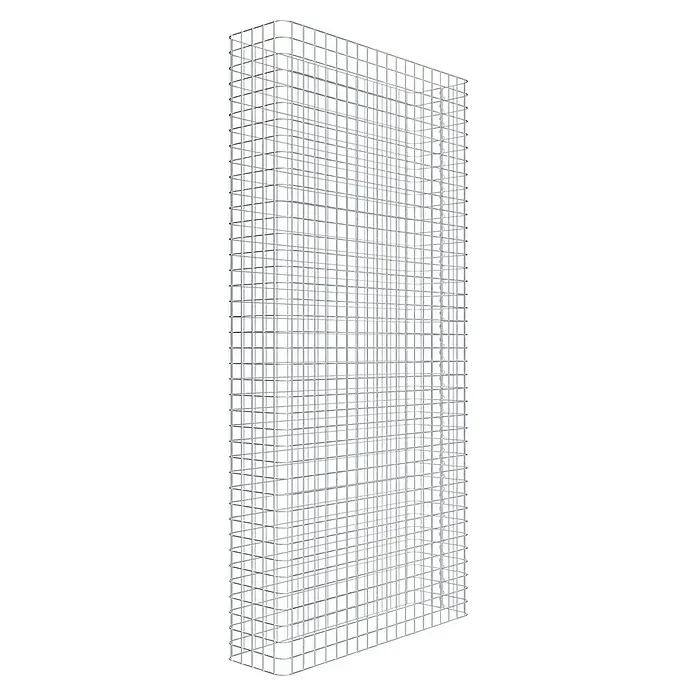 Gabiona Gabione - 97 x 27 x 200 cm, Stahl, Maschenbreite: 50 mm, Maschenhöhe: 50 mm - Bild eines silberfarbenen Wandgitters mit quadratischen Ausschnitten auf einem schwarzen Hintergrund.