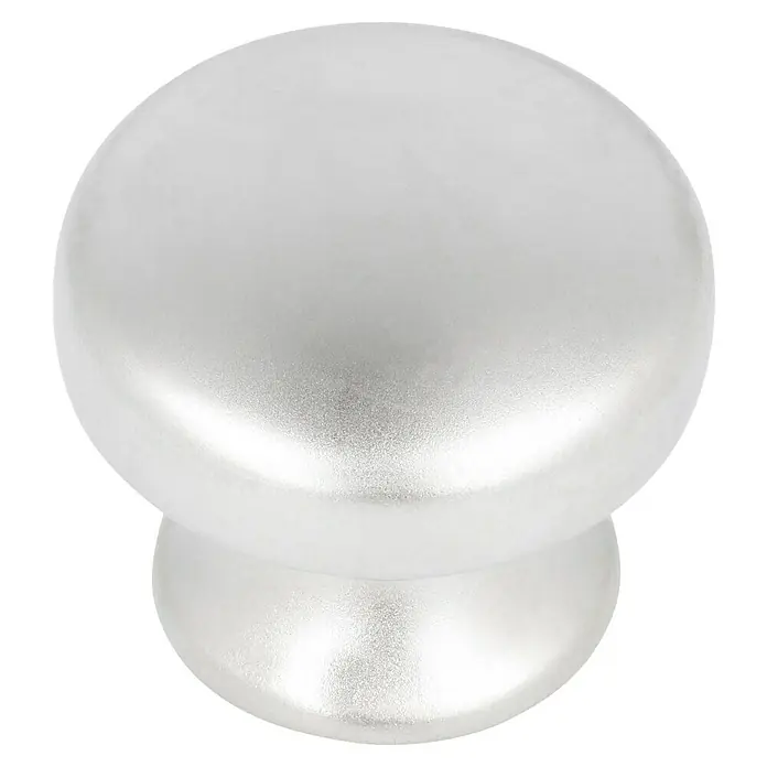 MöbelknopfTyp Möbelgriff: Knopf, Ø x H: 25 x 22 mm, Vernickelt - Nahaufnahme eines runden, silberfarbenen Möbelknopfs mit einem glatten, leicht glänzenden Finish vor einem schwarzen Hintergrund.