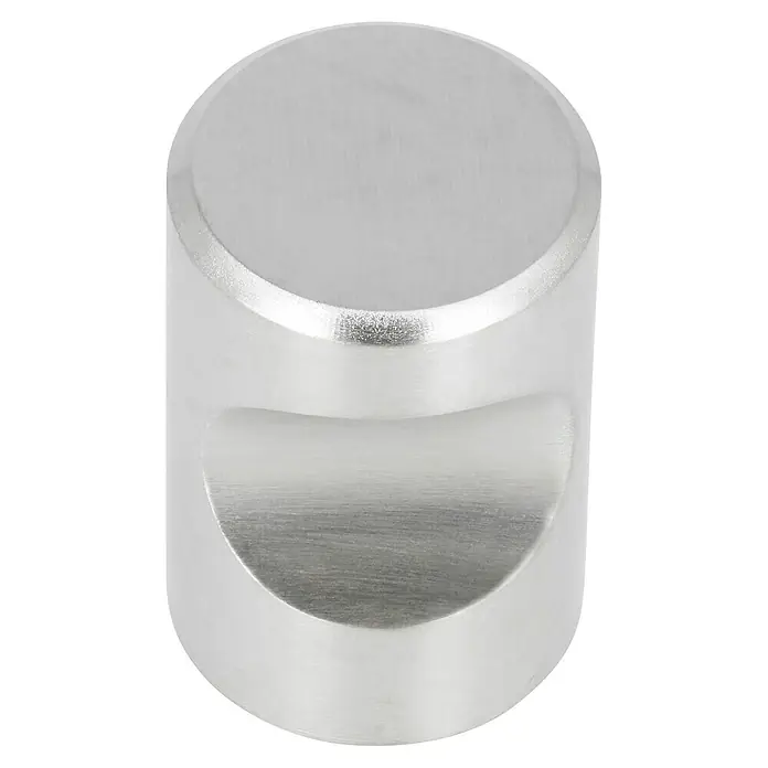 Häfele Pomo para muebles - Tipo de tirador del mueble: Botón, Ø x Al: 20 x 30 mm - Primer plano de un pomo de mueble cilíndrico plateado con un corte redondeado en forma de media luna. Elegancia robusta para muebles.