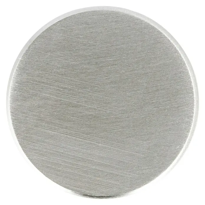 Häfele Pomo para muebles - Tipo de tirador del mueble: Botón, Características del diseño: Acero inoxidable, Ø x L: 20 x 18 mm, Mate - Detalle de una placa metálica redonda con superficie cepillada, ideal para grabados o como elemento de diseño minimalista.