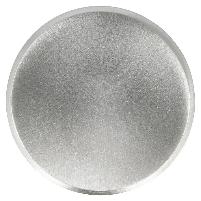 Häfele Pomo para muebles - Tipo de tirador del mueble: Botón, Diámetro: 32 mm - Primer plano de una placa metálica redonda cepillada que muestra su fina textura y brillo sutil, transmitiendo una estética moderna e industrial.