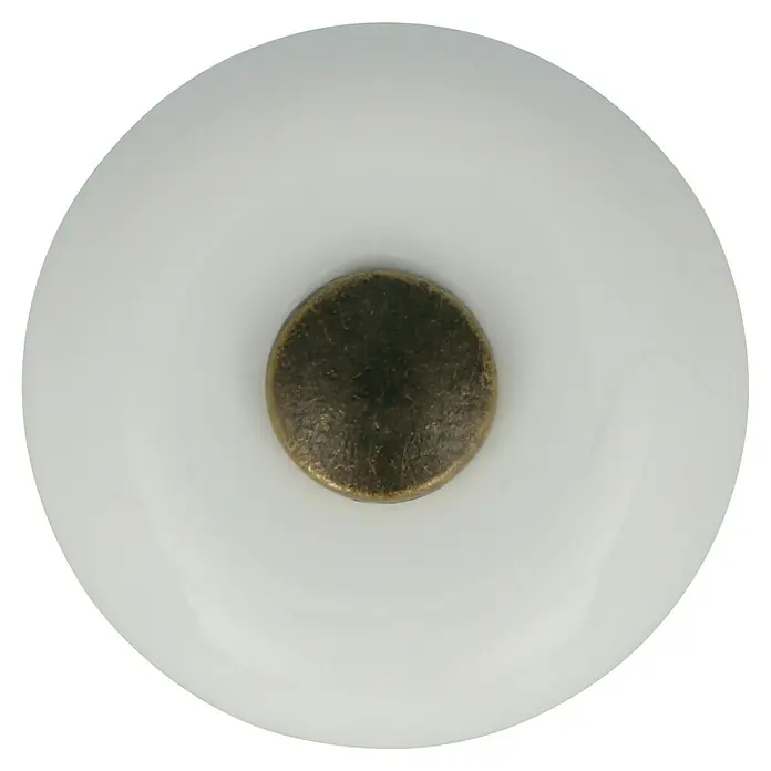 Möbelknopf - Typ Möbelgriff: Knopf, Ø x H: 30 x 30 mm, Porzellan, Weiß/Braun - Nahaufnahme eines weißen Keramikknopfes mit einer runden, bronzefarbenen Applikation in der Mitte, ideal für Möbel oder Schubladen.