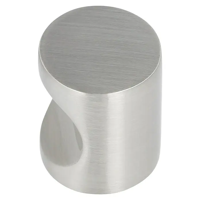 Rei Pomo para muebles - Tipo de tirador del mueble: Botón, Ø x Al: 18 x 21 mm, Otros, Niquelado - Primer plano de un moderno tirador de mueble plateado con acabado cepillado, perfecto para armarios y cajones.