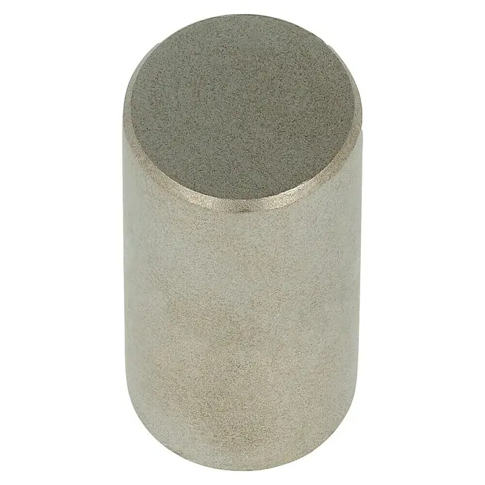 Häfele Pomo para muebles - Tipo de tirador del mueble: Botón, Ø x Al: 12 x 25 mm, Niquelado - Primer plano de un objeto metálico cilíndrico y hueco con un extremo redondeado, que muestra un diseño industrial.