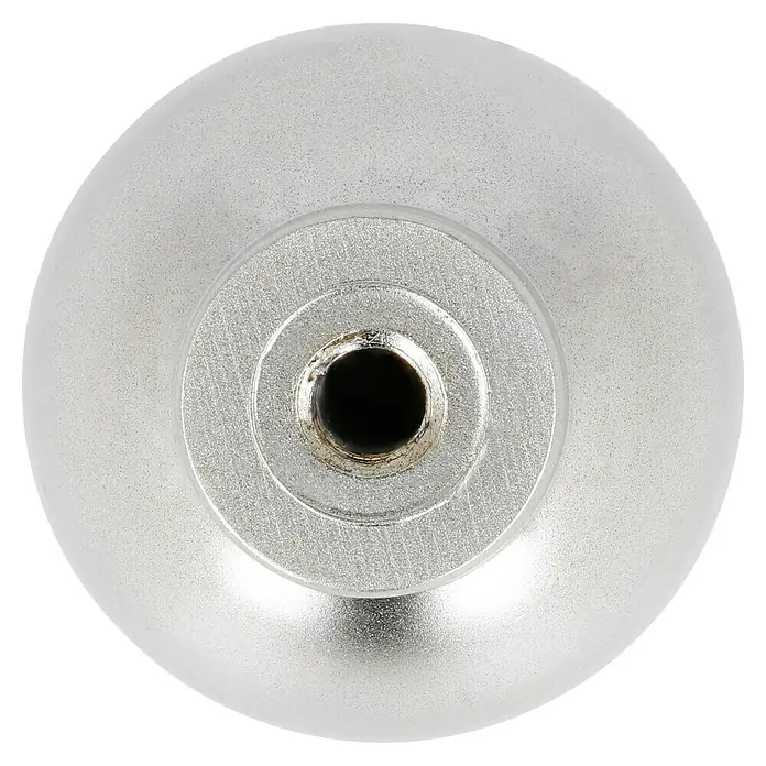 Möbelknopf - Typ Möbelgriff: Knopf, Ø x H: 25 x 27 mm, Matt - Nahaufnahme einer silbernen Möbelknopf-Unterseite mit einem zentralen Loch, das die Befestigung zeigt.