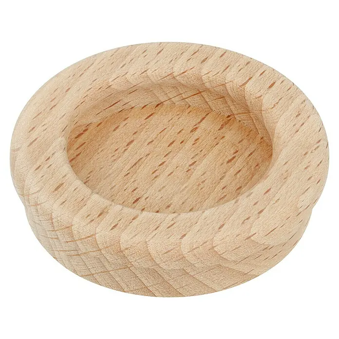 Häfele Tirador para muebles - Tipo de tirador del mueble: Concha, Madera, Ø x L: 60 x 11 mm - Primer plano de un cuenco pequeño de madera vacío, ideal para proyectos de manualidades o para guardar objetos pequeños. La veta natural de la madera es visible.