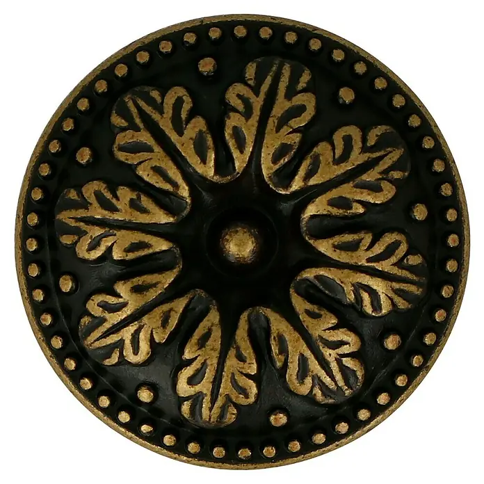 Häfele Pomo para muebles - Tipo de tirador del mueble: Botón, Ø x Al: 26 x 19 mm - Primer plano de un botón redondo decorativo con un patrón de hojas doradas sobre un fondo negro, con adornos de puntos dorados.