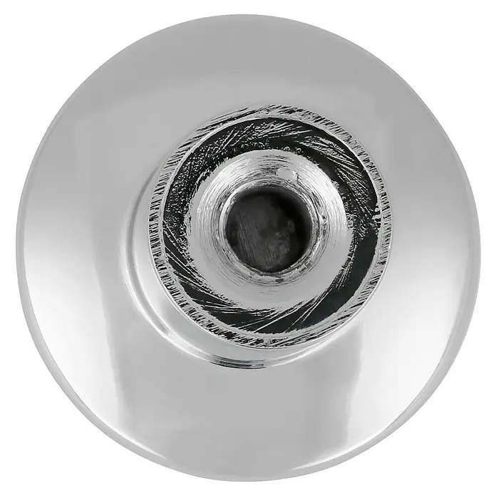 Häfele Möbelknopf - Typ Möbelgriff: Knopf, Ø x H: 20 x 31 mm, Silber - Nahaufnahme einer polierten Metallvase mit zentriertem Loch, die ihre elegante Form und Textur betont.