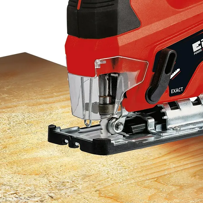 Einhell PXC 18V Sierra de calar a batería con acción pendular TC-JS 18 Li-Solo - 18 V, Sin batería, 0 /min - 2.700 /min - Primer plano de una sierra de calar Einhell sobre una tabla de madera, lista para cortes precisos.